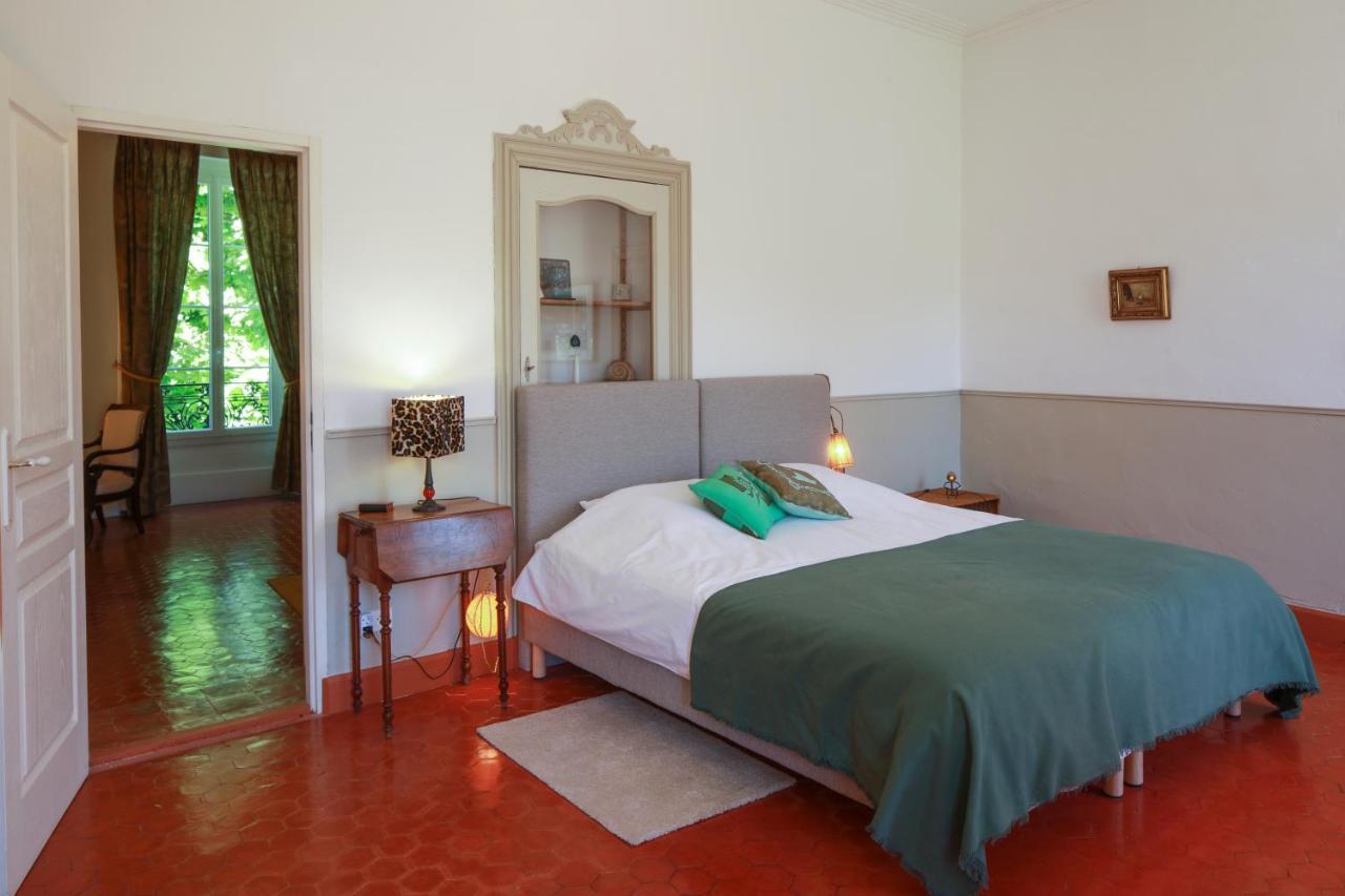Le 37 Malaucene Bed & Breakfast Ruang foto