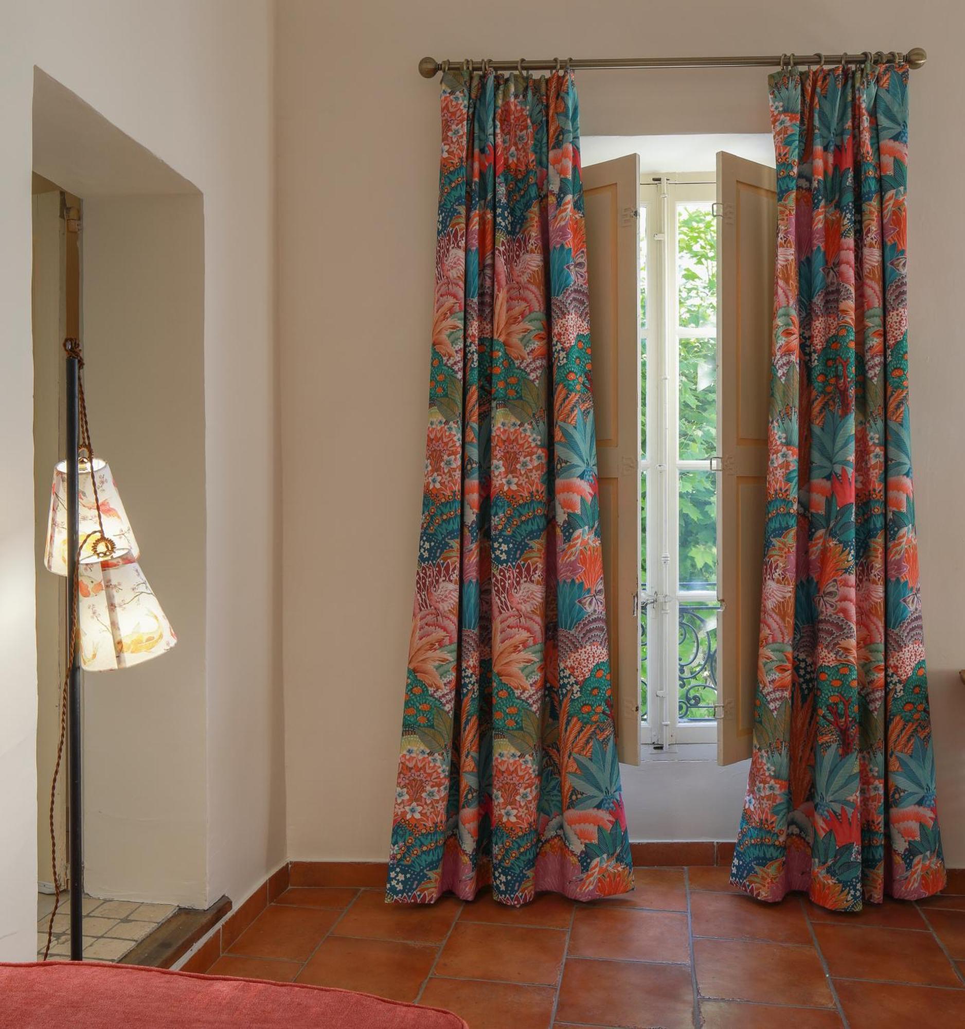 Le 37 Malaucene Bed & Breakfast Ruang foto